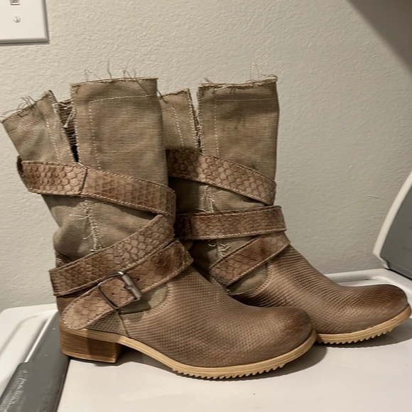 Anthea Python and canvas boots from Rome, Italy - Picture 1 of 9